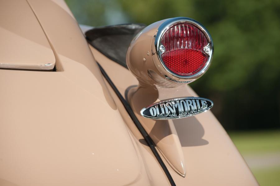  Oldsmobile Eight Convertible Coupe 1934 года  (фото 2 из 19)